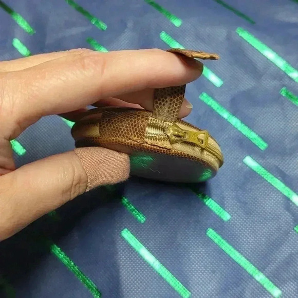 Leather Pocket Mirror - Picture 3 of 4